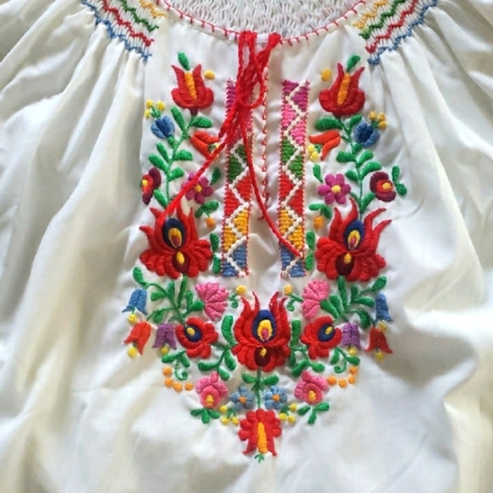 Vintage like new handmade original hungarian embroidered peasant blouse - Picture 2 of 13